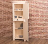 Großer Küchenschrank im Landhausstil lackiert