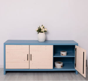 Minimalistisches Sideboard mit Holztüren Berlin