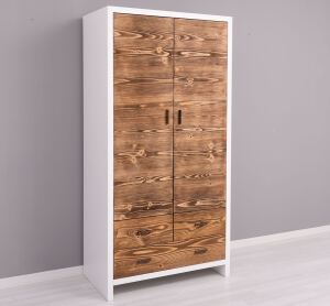 Schlichter Kleiderschrank mit Holztüren Berlin