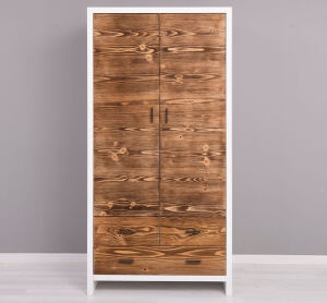Schlichter Kleiderschrank mit Holztüren Berlin