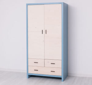 Schlichter Kleiderschrank mit Holztüren Berlin