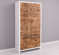Schlichter Kleiderschrank mit Holztüren Berlin