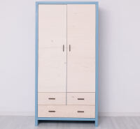 Schlichter Kleiderschrank mit Holztüren Berlin