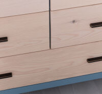 Schlichter Kleiderschrank mit Holztüren Berlin