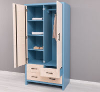 Schlichter Kleiderschrank mit Holztüren Berlin