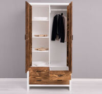 Schlichter Kleiderschrank mit Holztüren Berlin