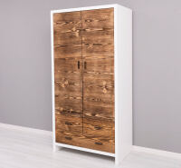 Schlichter Kleiderschrank mit Holztüren Berlin