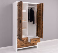 Schlichter Kleiderschrank mit Holztüren Berlin