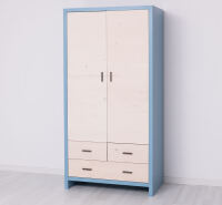 Schlichter Kleiderschrank mit Holztüren Berlin