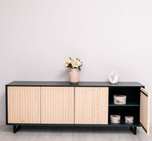 Sideboard mit Lamellentüren im Skandi-Design ozeanblau / weiß geölt