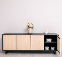 Sideboard mit Lamellentüren im Skandi-Design ozeanblau / weiß geölt