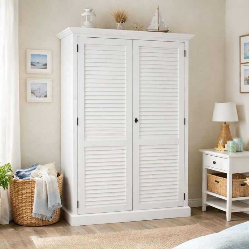 Weißer Kleiderschrank mit Lamellentüren