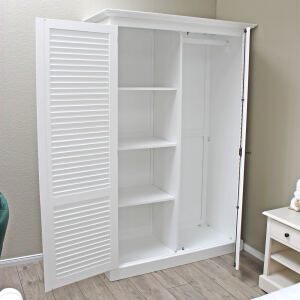 WeiÃŸer Kleiderschrank mit LamellentÃ¼ren