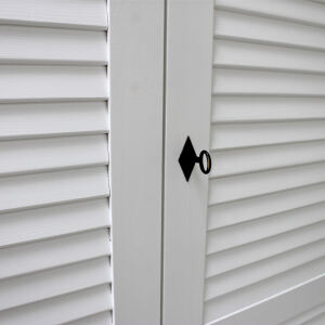 WeiÃŸer Kleiderschrank mit LamellentÃ¼ren