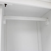 WeiÃŸer Kleiderschrank mit LamellentÃ¼ren