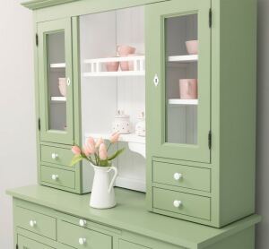 Buffetschrank im Landhausstil blassgrün und weiß
