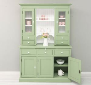 Buffetschrank im Landhausstil blassgrün und weiß