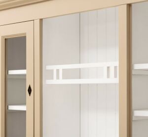 Landhaus-Buffetschrank beige und weiß