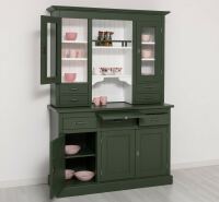 Landhausbuffet in Olivgrün und weiß
