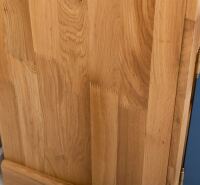 Buffetschrank im Landhausstil Eiche massiv mit violettblauen Fronten