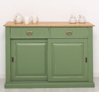 Schiebetüren-Sideboard in resedagrün mit Eichenplatte