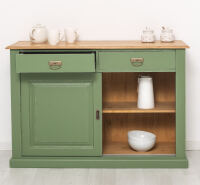 Schiebetüren-Sideboard in resedagrün mit Eichenplatte