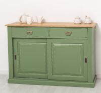 Schiebetüren-Sideboard in resedagrün mit Eichenplatte