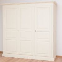 Kleiderschrank im Landhausstil - großer Landhaus-Schrank cremegrau