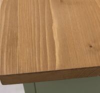 blassgrüner Waschtisch - Waschbeckenschrank mit Lamellentüren in grün