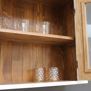 Hängeschrank mit Glastüren für Landhausküche weiß-braun