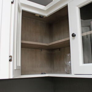 Landhaus Hänge-Eckschrank Glastüren weiß-graubraun