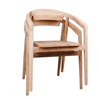 nachhaltiger Outdoorstuhl im Japandi-Stil aus recyceltem Teakholz