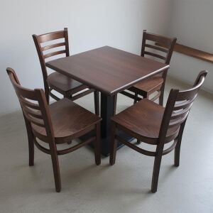 5-teilige Essgruppe: quadratischer Esstisch mit 4...