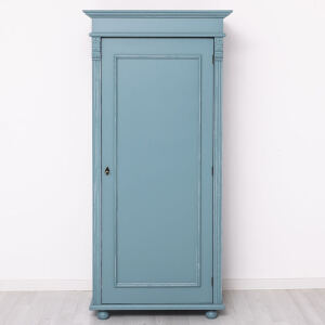schmaler Landhaus-Schrank- türkisblauer Kleiderschrank im Antik-Look