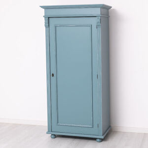 schmaler Landhaus-Schrank- türkisblauer Kleiderschrank im Antik-Look