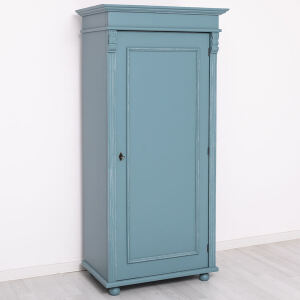schmaler Landhaus-Schrank- türkisblauer Kleiderschrank im Antik-Look