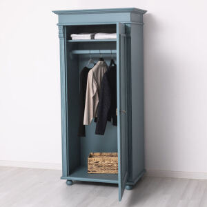 schmaler Landhaus-Schrank- türkisblauer Kleiderschrank im Antik-Look