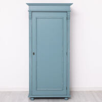 schmaler Landhaus-Schrank- türkisblauer Kleiderschrank im Antik-Look