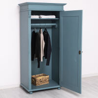 schmaler Landhaus-Schrank- türkisblauer Kleiderschrank im Antik-Look