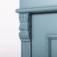 schmaler Landhaus-Schrank- türkisblauer Kleiderschrank im Antik-Look