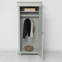 Lichgrauer Garderobenschrank - schmaler Landhausschrank