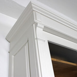 Großer Vitrinenschrank Salzburg Landhausstil, cremeweiß-braun
