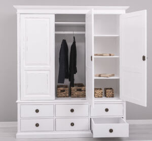 Kleiderschrank mit Schubladen im Landhausstil, Oberteil zerlegt