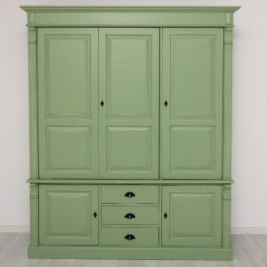 Großer Schrank im Landhausstil- Kleiderschrank...