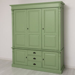 Großer Schrank im Landhausstil- Kleiderschrank blassgrün Antik-Look