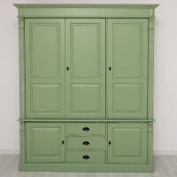 Großer Schrank im Landhausstil- Kleiderschrank blassgrün Antik-Look