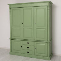 Großer Schrank im Landhausstil- Kleiderschrank blassgrün Antik-Look