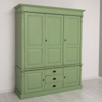 Großer Schrank im Landhausstil- Kleiderschrank blassgrün Antik-Look