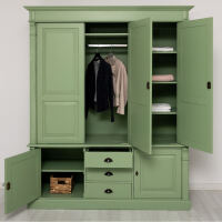 Großer Schrank im Landhausstil- Kleiderschrank blassgrün Antik-Look