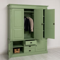 Großer Schrank im Landhausstil- Kleiderschrank blassgrün Antik-Look